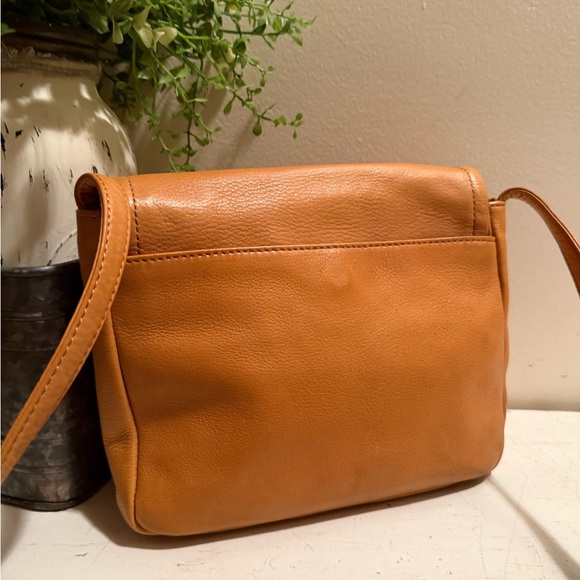 HOBO International Tan Leather Crossbody Bag - Picture 2 of 9